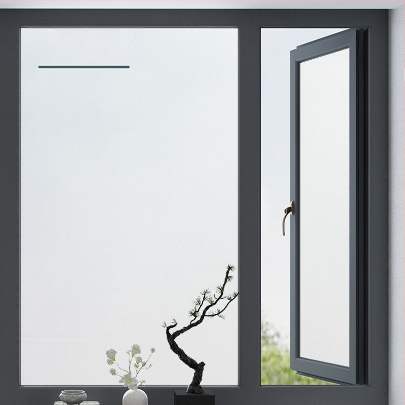 PVC lango filmas privatumo užtikrinimui su augalų motyvu, matinė apdaila, tinkama voniai ir stiklinėms durims – paprastas ir modernus stilius