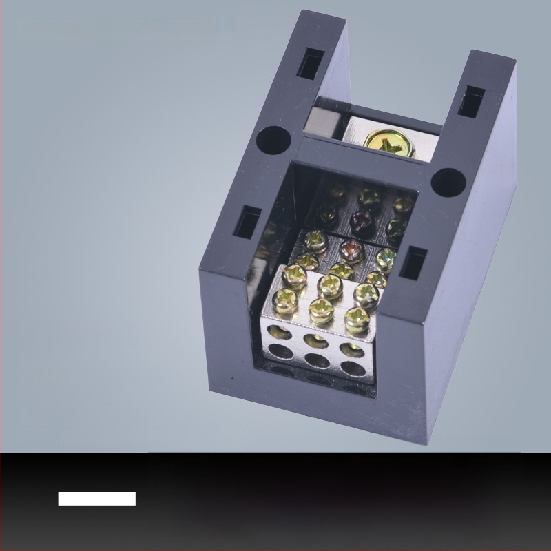 Kõrge võimsusega terminaliblokk 380V, 4 sisendi ja 16 väljundi, kolmesfaasiline neljajuhtmeline jaotussüsteem, 300A