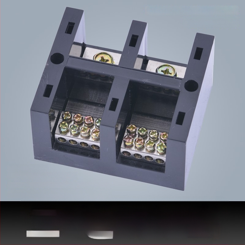 Kõrge võimsusega terminaliblokk 380V, 4 sisendi ja 16 väljundi, kolmesfaasiline neljajuhtmeline jaotussüsteem, 300A