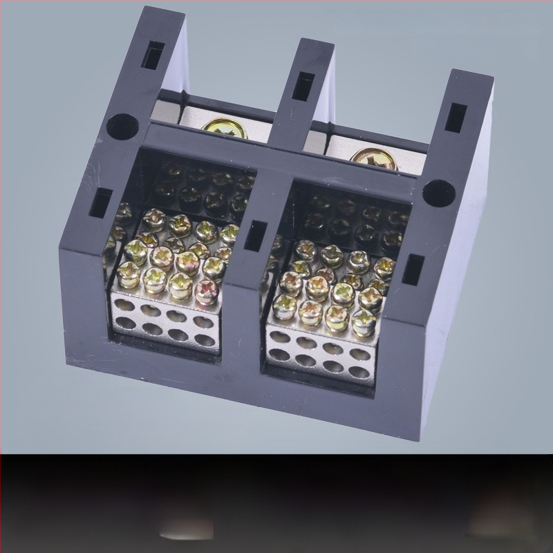Kõrge võimsusega terminaliblokk 380V, 4 sisendi ja 16 väljundi, kolmesfaasiline neljajuhtmeline jaotussüsteem, 300A
