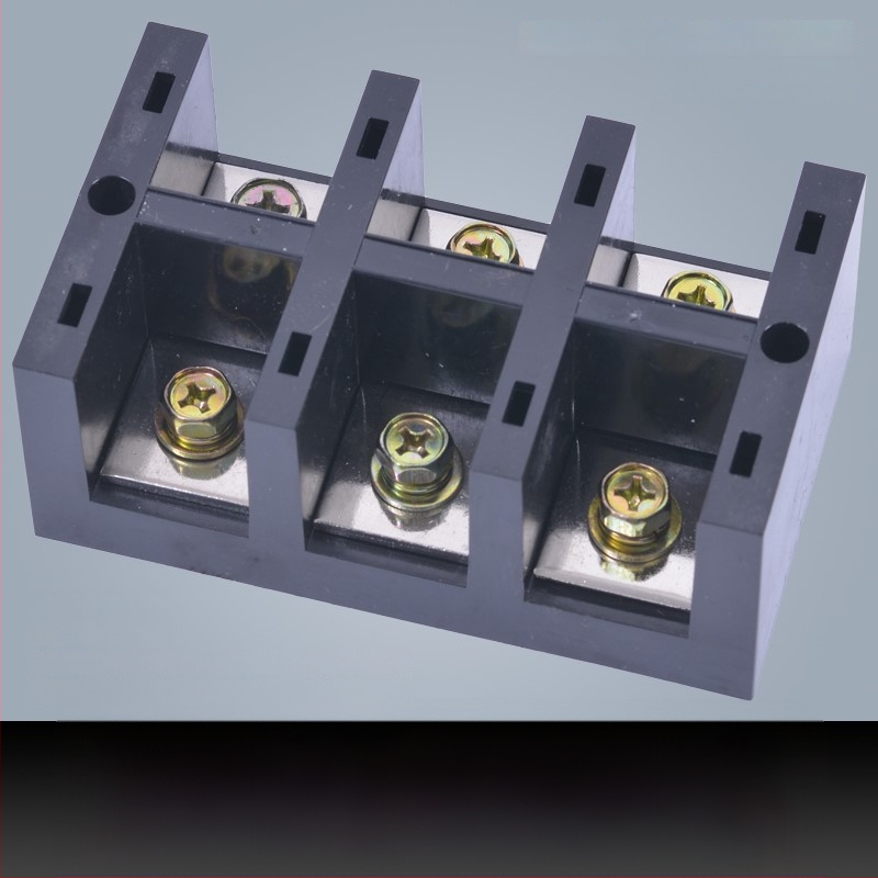 Kõrge võimsusega terminaliblokk 380V, 4 sisendi ja 16 väljundi, kolmesfaasiline neljajuhtmeline jaotussüsteem, 300A