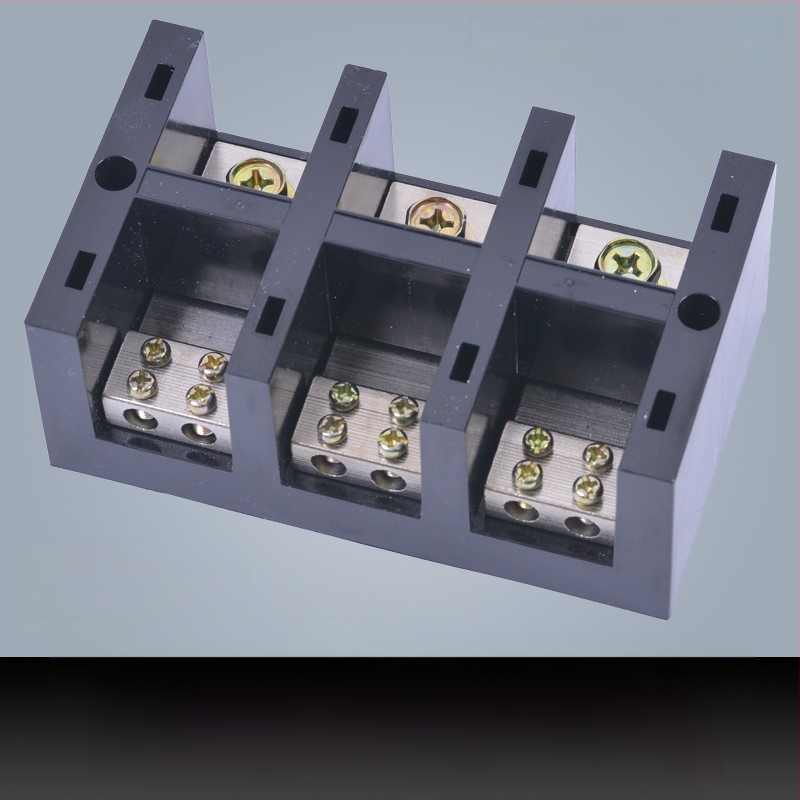 Kõrge võimsusega terminaliblokk 380V, 4 sisendi ja 16 väljundi, kolmesfaasiline neljajuhtmeline jaotussüsteem, 300A