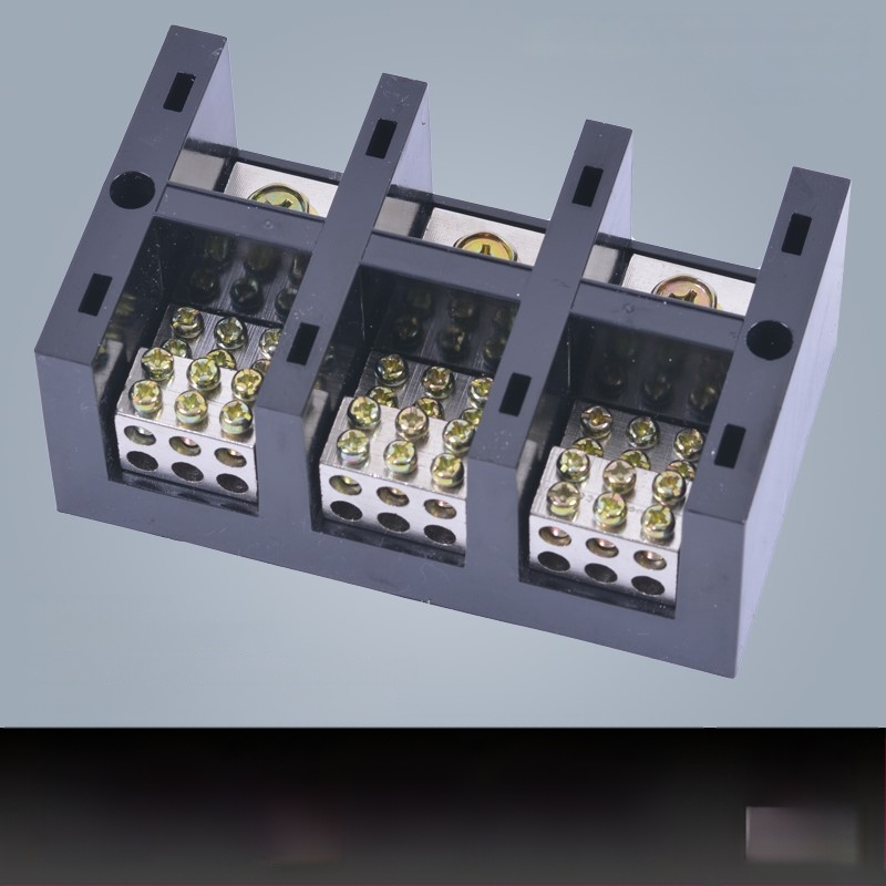 Kõrge võimsusega terminaliblokk 380V, 4 sisendi ja 16 väljundi, kolmesfaasiline neljajuhtmeline jaotussüsteem, 300A