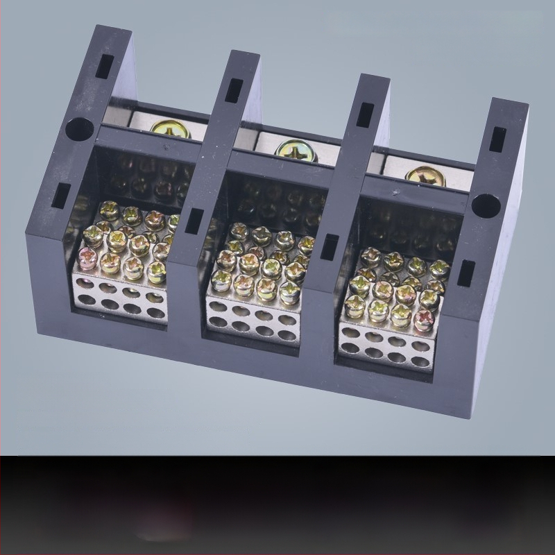 Kõrge võimsusega terminaliblokk 380V, 4 sisendi ja 16 väljundi, kolmesfaasiline neljajuhtmeline jaotussüsteem, 300A