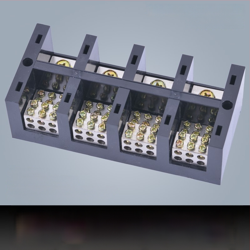 Kõrge võimsusega terminaliblokk 380V, 4 sisendi ja 16 väljundi, kolmesfaasiline neljajuhtmeline jaotussüsteem, 300A