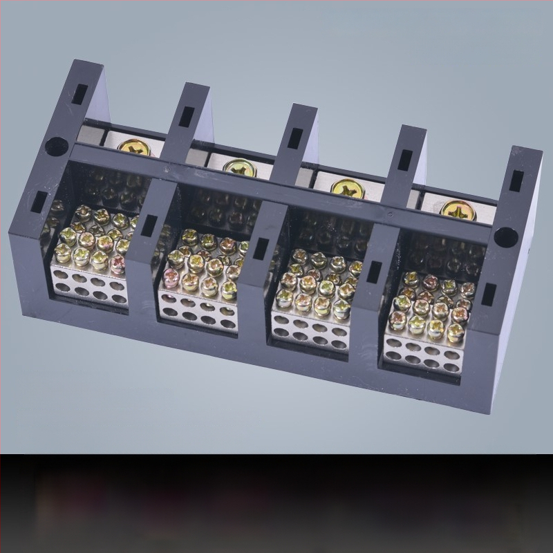 Kõrge võimsusega terminaliblokk 380V, 4 sisendi ja 16 väljundi, kolmesfaasiline neljajuhtmeline jaotussüsteem, 300A