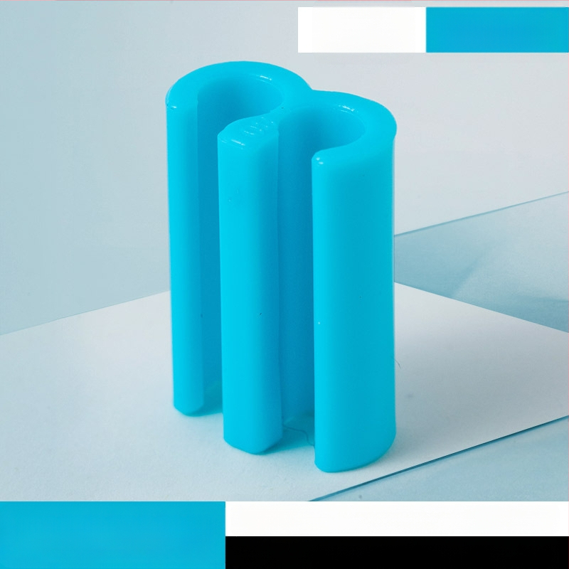 Paprastas kabliukas — ABS medžiaga; vienas kabliukas, šiuolaikiškas minimalistinis dizainas; apkrova 0–1 kg; kiekis: 1