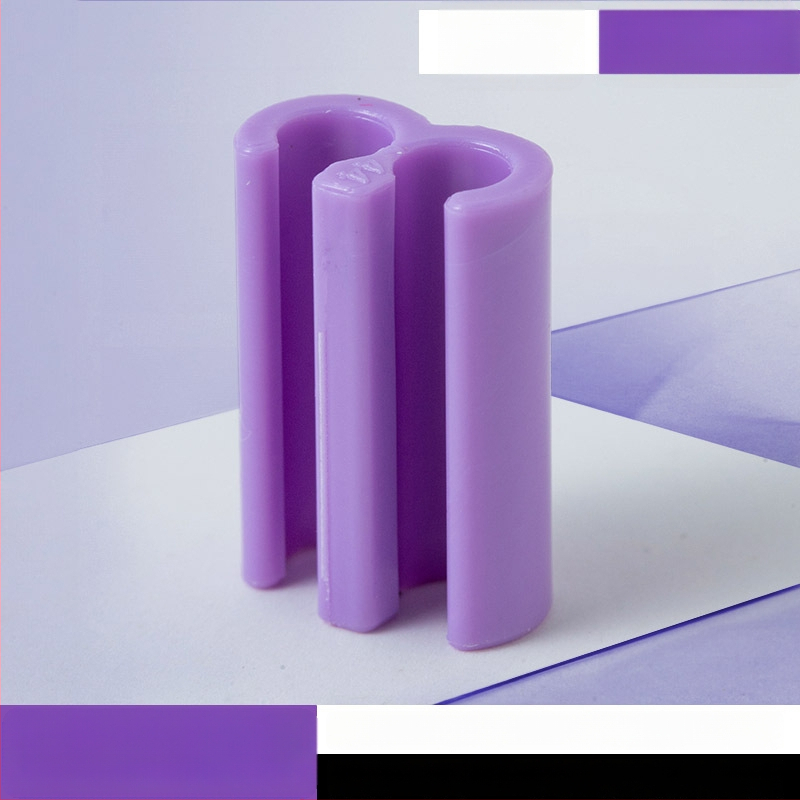 Paprastas kabliukas — ABS medžiaga; vienas kabliukas, šiuolaikiškas minimalistinis dizainas; apkrova 0–1 kg; kiekis: 1