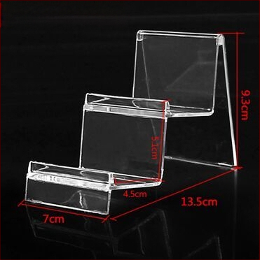 Piniginės ir rankinės demonstravimo stovas, dviejų lygių, injekcinio formavimo konstrukcija, gipso apvalkalas, laiptinės formos