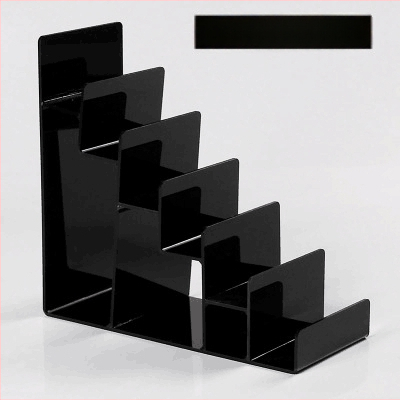 Piniginės ir rankinės demonstravimo stovas, dviejų lygių, injekcinio formavimo konstrukcija, gipso apvalkalas, laiptinės formos