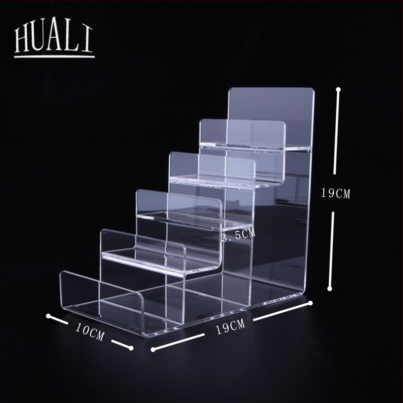 Piniginės ir rankinės demonstravimo stovas, dviejų lygių, injekcinio formavimo konstrukcija, gipso apvalkalas, laiptinės formos