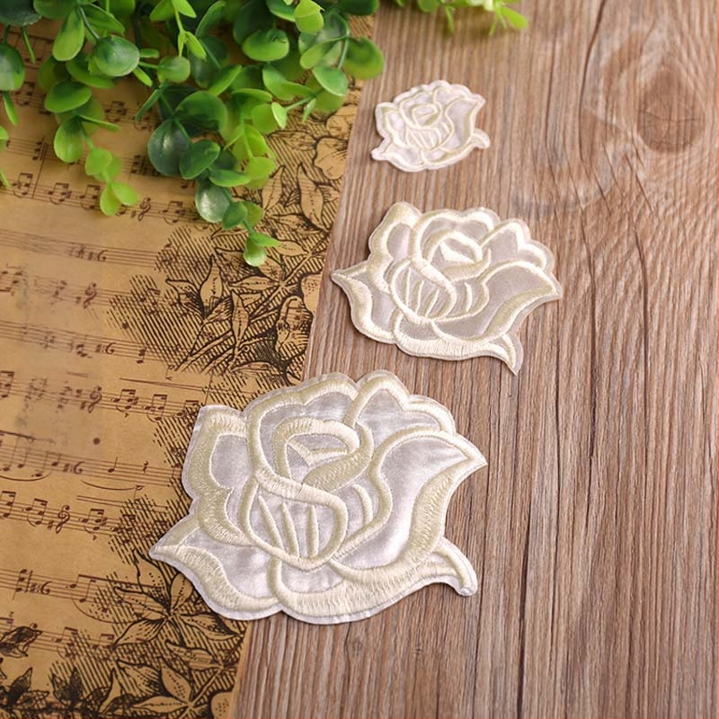 Binyan Rozes Zīmējuma Aplikācijas no Auduma Gultas Veļai un Galda Klājumam – Tekstila Aplikācijas Dziļu Remonts