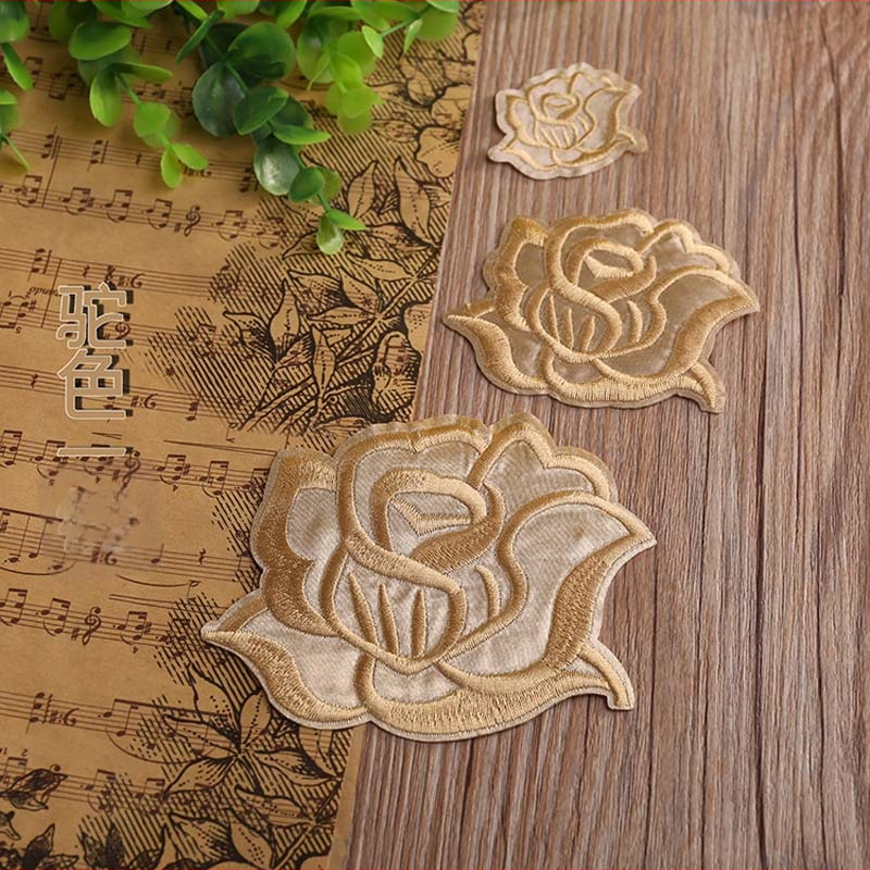 Binyan Rozes Zīmējuma Aplikācijas no Auduma Gultas Veļai un Galda Klājumam – Tekstila Aplikācijas Dziļu Remonts