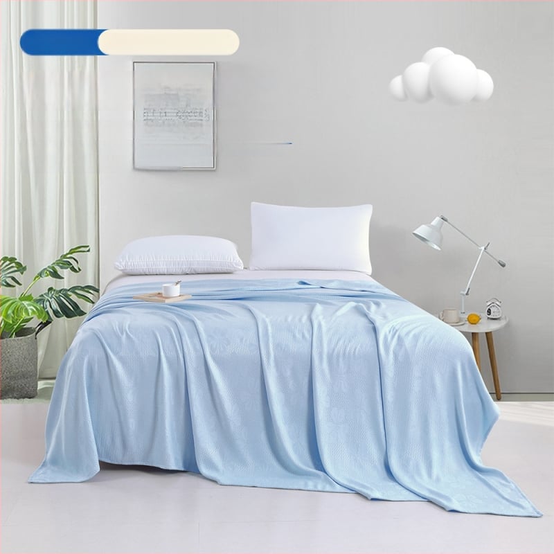 Bambuko pluošto pledas su džakardo raštu, šešialapio dobilo motyvas, šaldantis ledinės šilko audinys, visiems metų laikams