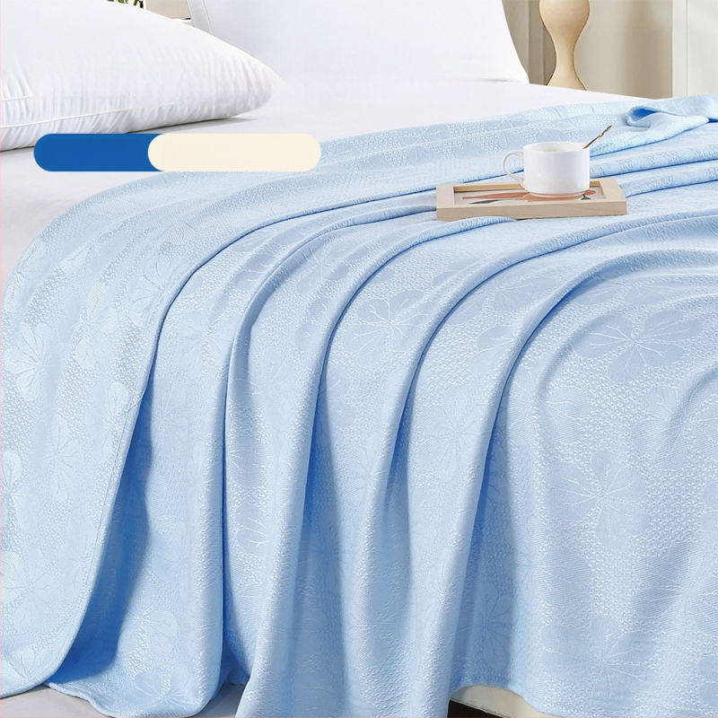 Bambuko pluošto pledas su džakardo raštu, šešialapio dobilo motyvas, šaldantis ledinės šilko audinys, visiems metų laikams