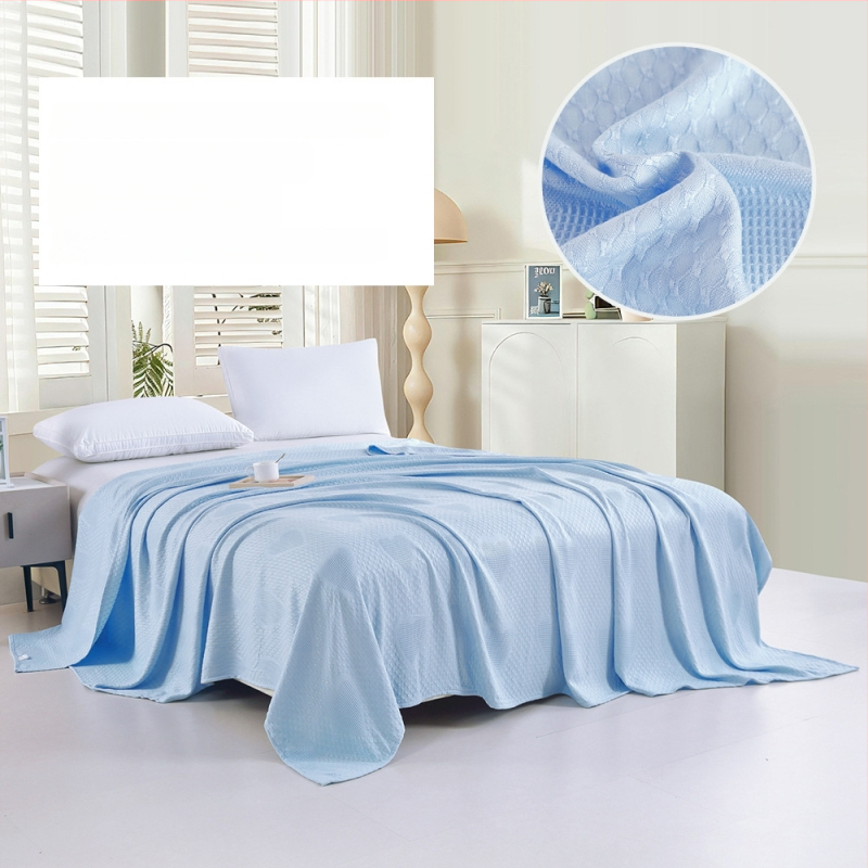 Bambuko pluošto pledas su džakardo raštu, šešialapio dobilo motyvas, šaldantis ledinės šilko audinys, visiems metų laikams