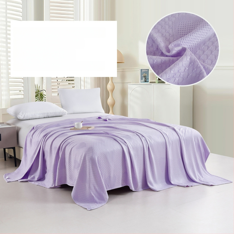 Bambuko pluošto pledas su džakardo raštu, šešialapio dobilo motyvas, šaldantis ledinės šilko audinys, visiems metų laikams