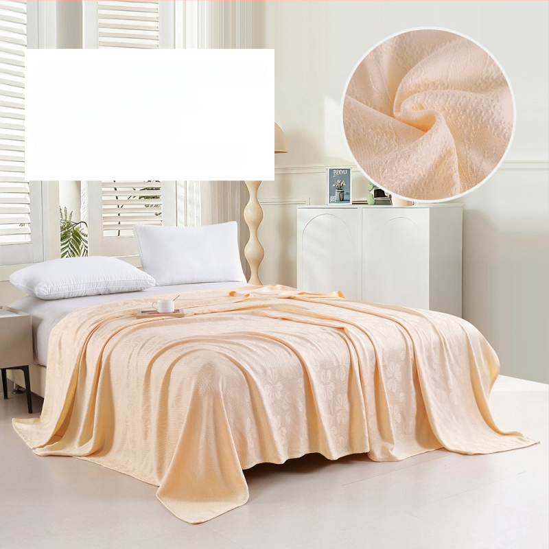 Bambuko pluošto pledas su džakardo raštu, šešialapio dobilo motyvas, šaldantis ledinės šilko audinys, visiems metų laikams