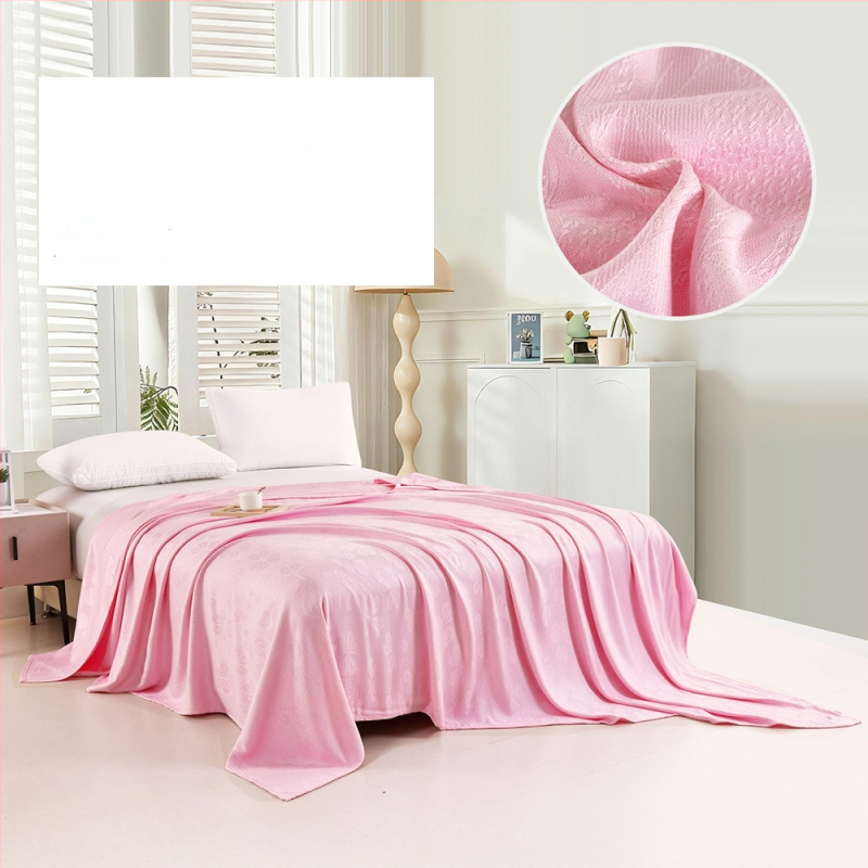 Bambuko pluošto pledas su džakardo raštu, šešialapio dobilo motyvas, šaldantis ledinės šilko audinys, visiems metų laikams