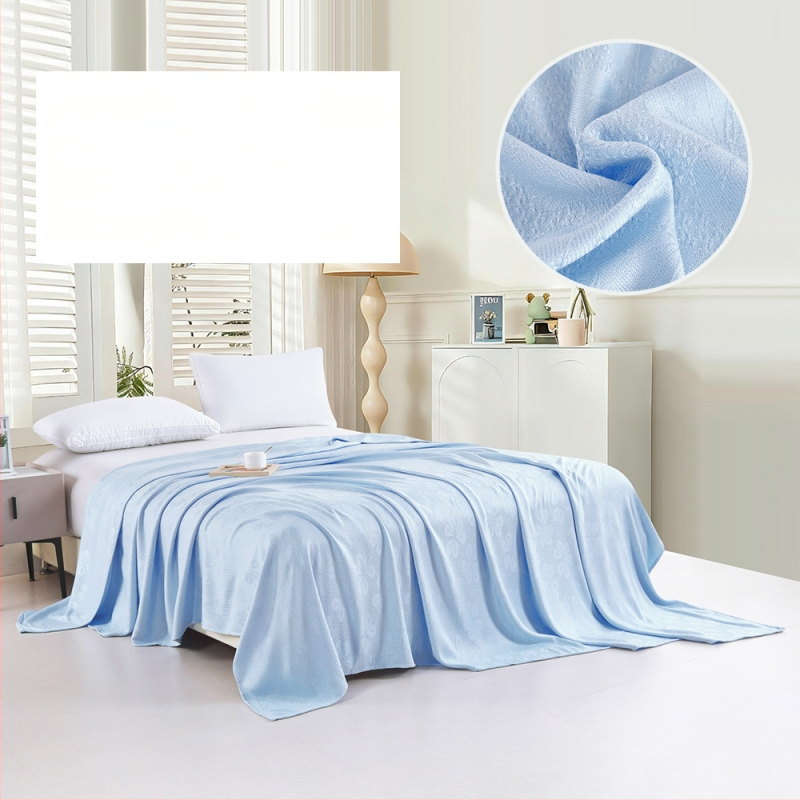 Bambuko pluošto pledas su džakardo raštu, šešialapio dobilo motyvas, šaldantis ledinės šilko audinys, visiems metų laikams