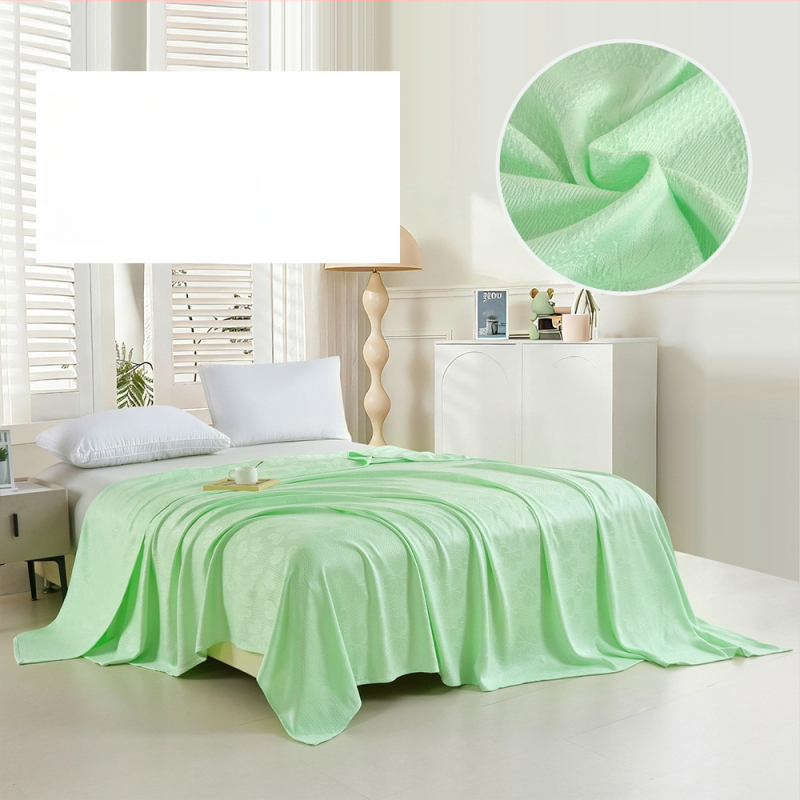 Bambuko pluošto pledas su džakardo raštu, šešialapio dobilo motyvas, šaldantis ledinės šilko audinys, visiems metų laikams