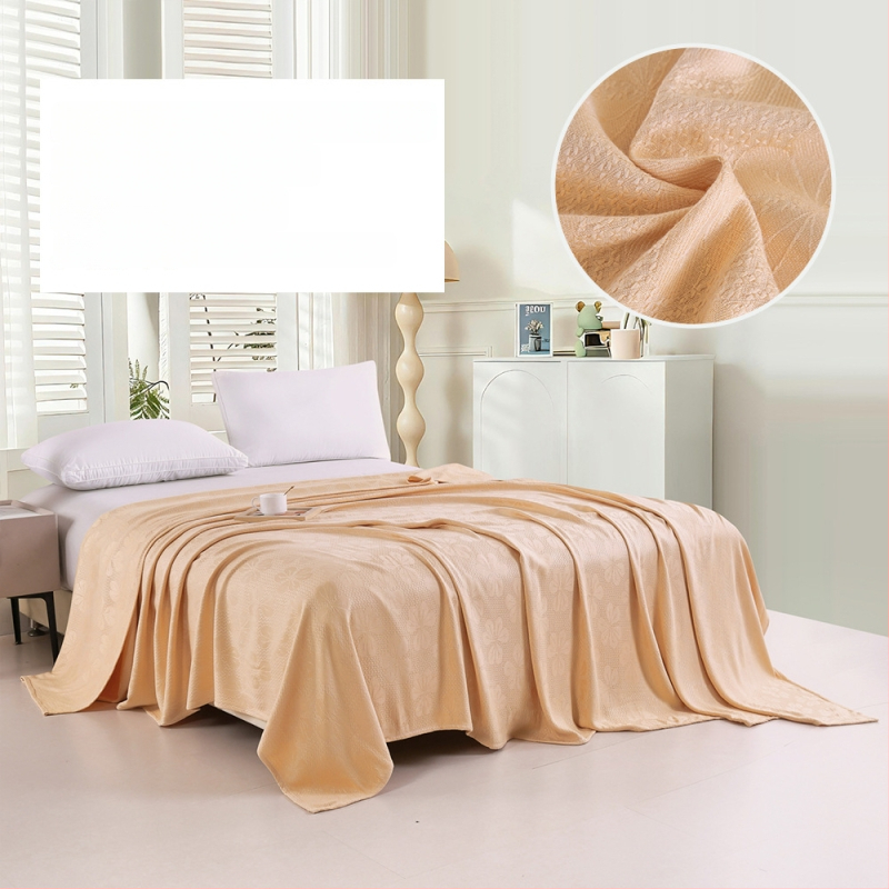 Bambuko pluošto pledas su džakardo raštu, šešialapio dobilo motyvas, šaldantis ledinės šilko audinys, visiems metų laikams