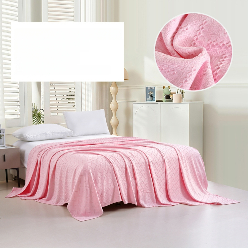 Bambuko pluošto pledas su džakardo raštu, šešialapio dobilo motyvas, šaldantis ledinės šilko audinys, visiems metų laikams