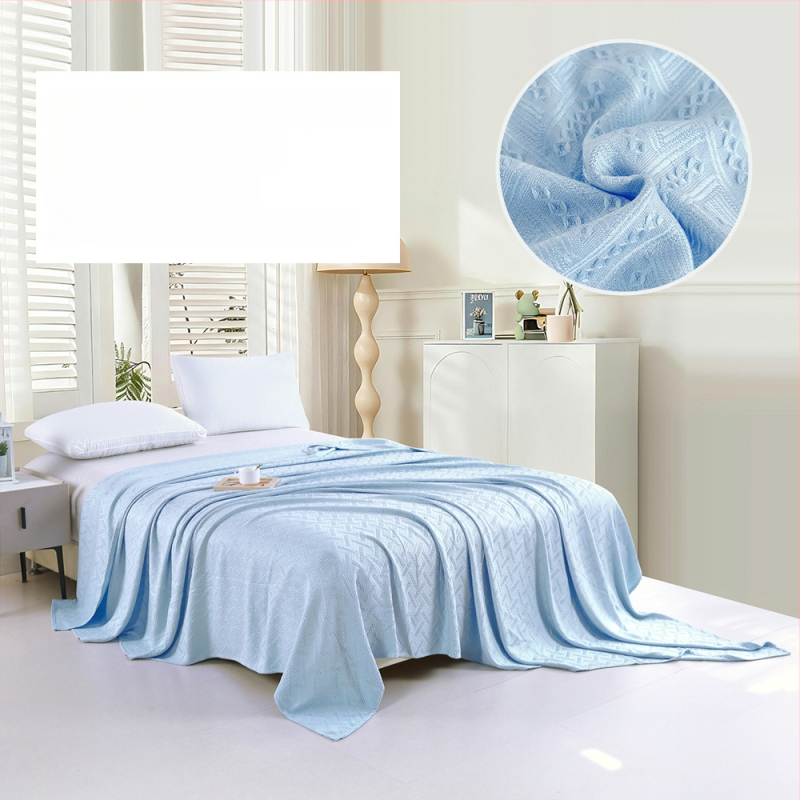 Bambuko pluošto pledas su džakardo raštu, šešialapio dobilo motyvas, šaldantis ledinės šilko audinys, visiems metų laikams