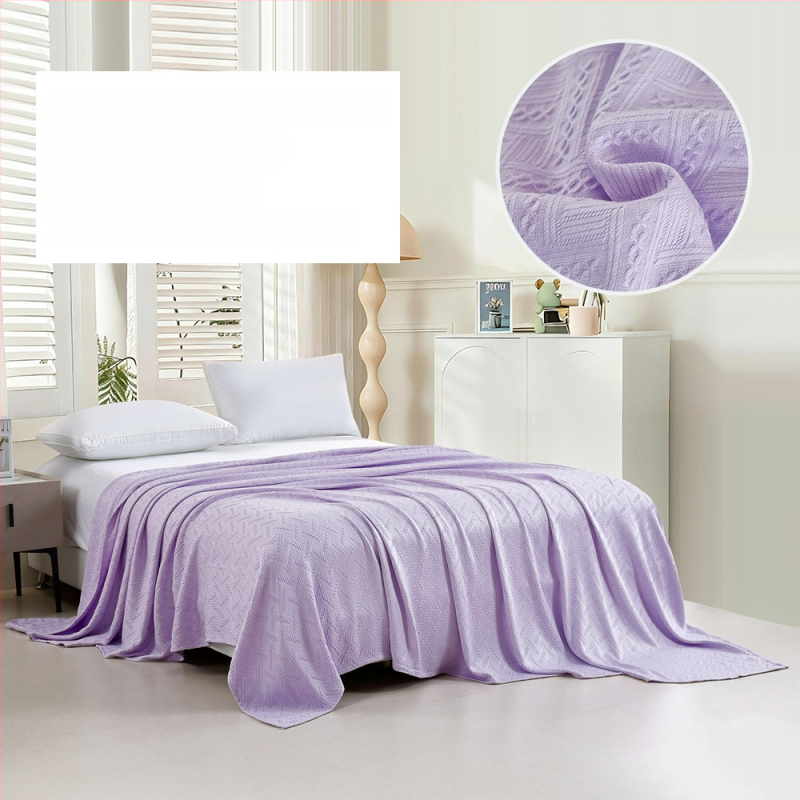 Bambuko pluošto pledas su džakardo raštu, šešialapio dobilo motyvas, šaldantis ledinės šilko audinys, visiems metų laikams