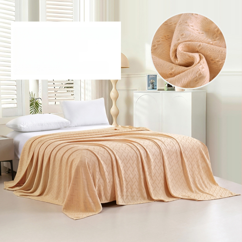 Bambuko pluošto pledas su džakardo raštu, šešialapio dobilo motyvas, šaldantis ledinės šilko audinys, visiems metų laikams