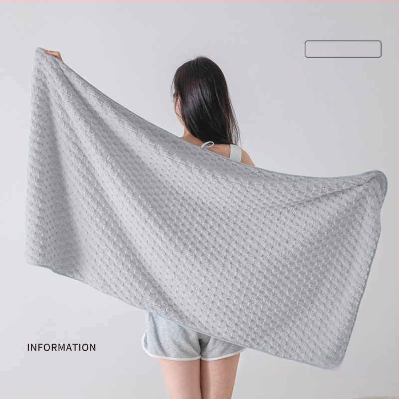 Trys rankšluosčių komplektas studentų bendrabutyje, 100% kitas pluoštas, 150D siūlas, džakardo audimas, po 100 g kiekvienam rankšluosčiui.