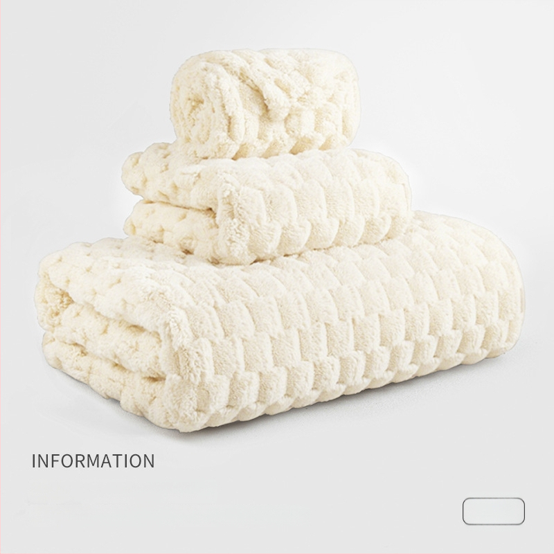 Trys rankšluosčių komplektas studentų bendrabutyje, 100% kitas pluoštas, 150D siūlas, džakardo audimas, po 100 g kiekvienam rankšluosčiui.