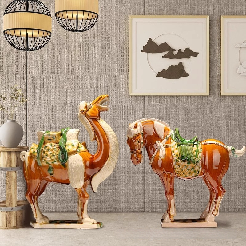 Keraminė arklio figūrėlė, kinietiško stiliaus, interjero dekorui, dovanų dėžutėje