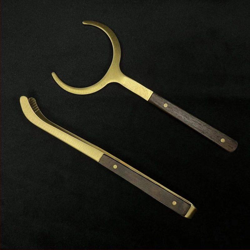 Σετ εξι εργαλείων για Τσάι Κουνγκ Φου — χαλκός, μοντέρνος μινιμαλιστικός σχεδιασμός; περιλαμβάνει μαχαίρι τσαγιού, κλιπ, κουτάλι και βούρτσα τσαγιού