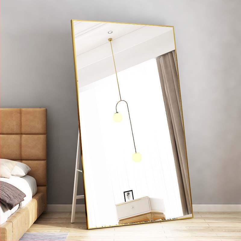 Ολόσωμος καθρέφτης – επιδαπέδια ή τοιχοστήριξη τοποθέτησης, σε σκανδιναβικό στυλ, για κοριτσίστικο δωμάτιο.