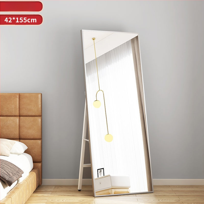 Ολόσωμος καθρέφτης – επιδαπέδια ή τοιχοστήριξη τοποθέτησης, σε σκανδιναβικό στυλ, για κοριτσίστικο δωμάτιο.