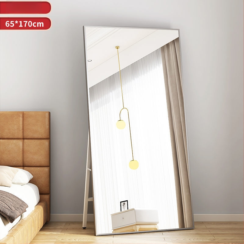 Ολόσωμος καθρέφτης – επιδαπέδια ή τοιχοστήριξη τοποθέτησης, σε σκανδιναβικό στυλ, για κοριτσίστικο δωμάτιο.