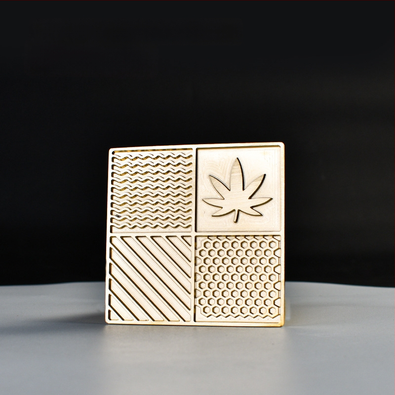 Jääkuubikute tempel kohandatud gravüüritud logoga, vask-pronksi sulam, CNC gravüürimine ja käsitsi poleerimine, ümmargune või ruudukujuline kuju, kaal 50 g