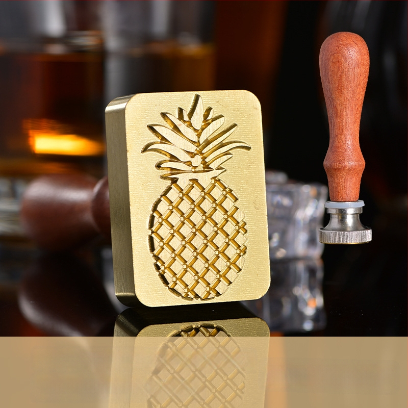 Jääkuubikute tempel kohandatud gravüüritud logoga, vask-pronksi sulam, CNC gravüürimine ja käsitsi poleerimine, ümmargune või ruudukujuline kuju, kaal 50 g