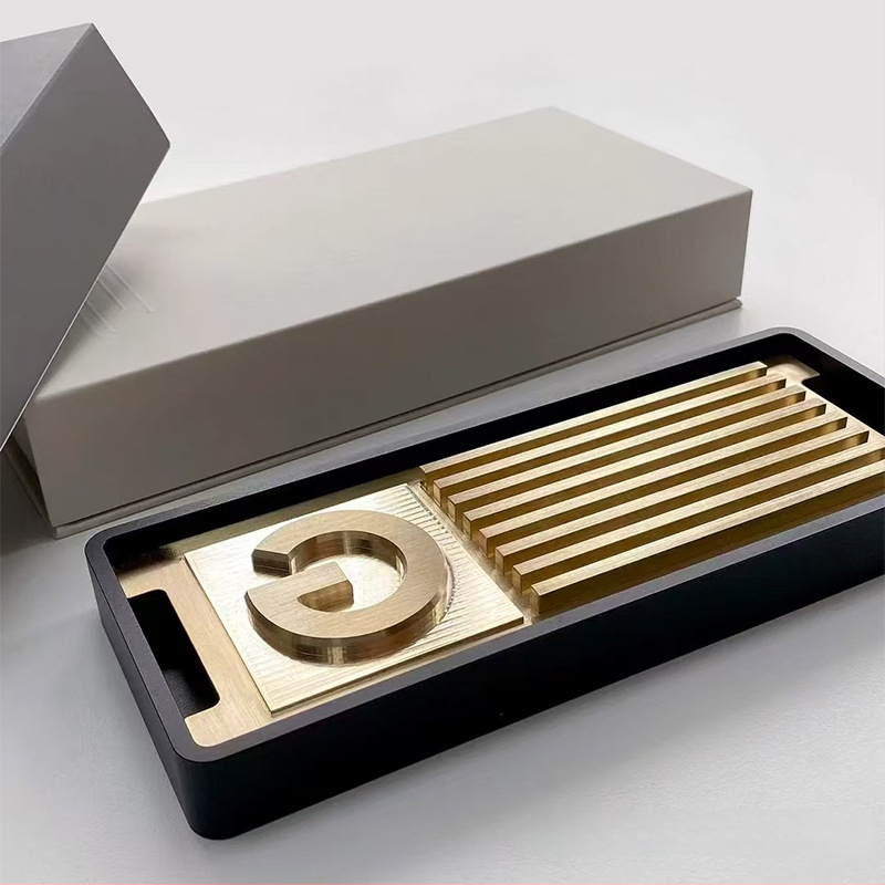 Jääkuubikute tempel kohandatud gravüüritud logoga, vask-pronksi sulam, CNC gravüürimine ja käsitsi poleerimine, ümmargune või ruudukujuline kuju, kaal 50 g