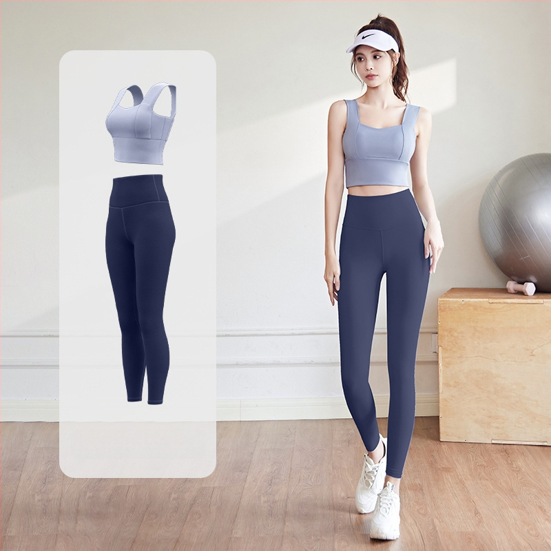 Комплект за йога за жени: спорт топ и панталони; полиестер + спандекс; висока еластичност PU 3.0; с подплънки за бюста; издаден през 2024 г.