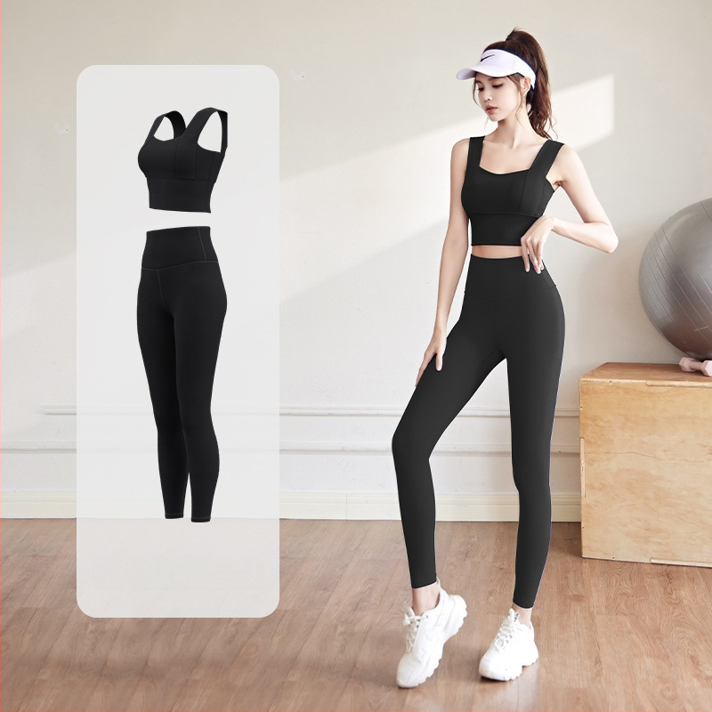 Комплект за йога за жени: спорт топ и панталони; полиестер + спандекс; висока еластичност PU 3.0; с подплънки за бюста; издаден през 2024 г.