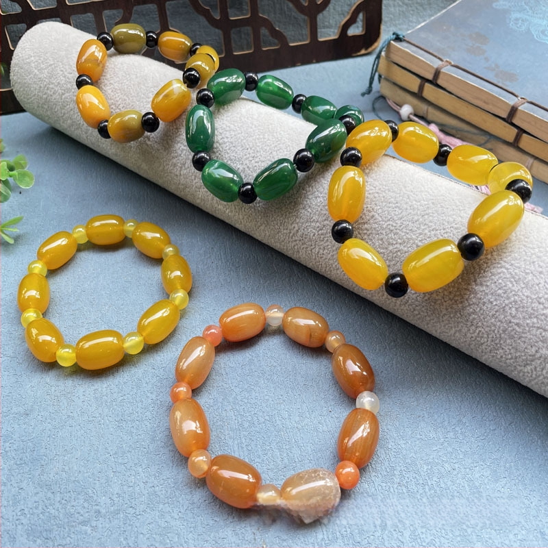 Akatā rokassprādze ar rižu pērļām, ģeometriska forma, dabisks materiāls, karājošās pērles