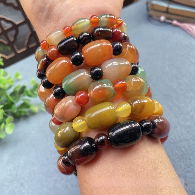 Akatā rokassprādze ar rižu pērļām, ģeometriska forma, dabisks materiāls, karājošās pērles