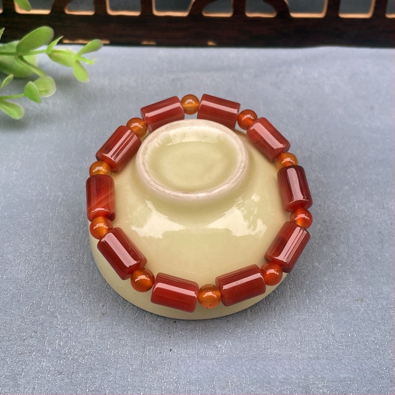 Akatā rokassprādze ar rižu pērļām, ģeometriska forma, dabisks materiāls, karājošās pērles