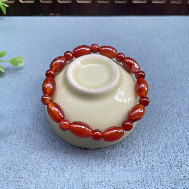 Akatā rokassprādze ar rižu pērļām, ģeometriska forma, dabisks materiāls, karājošās pērles