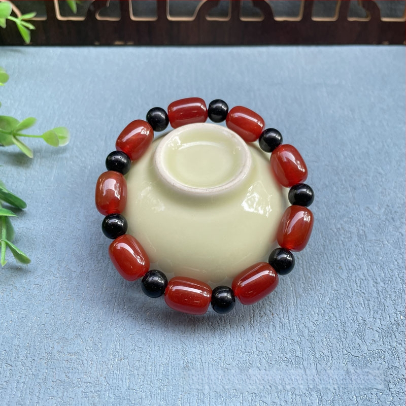 Akatā rokassprādze ar rižu pērļām, ģeometriska forma, dabisks materiāls, karājošās pērles