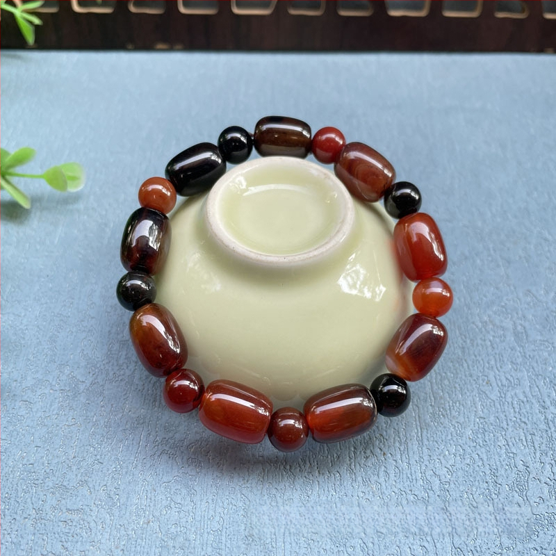 Akatā rokassprādze ar rižu pērļām, ģeometriska forma, dabisks materiāls, karājošās pērles