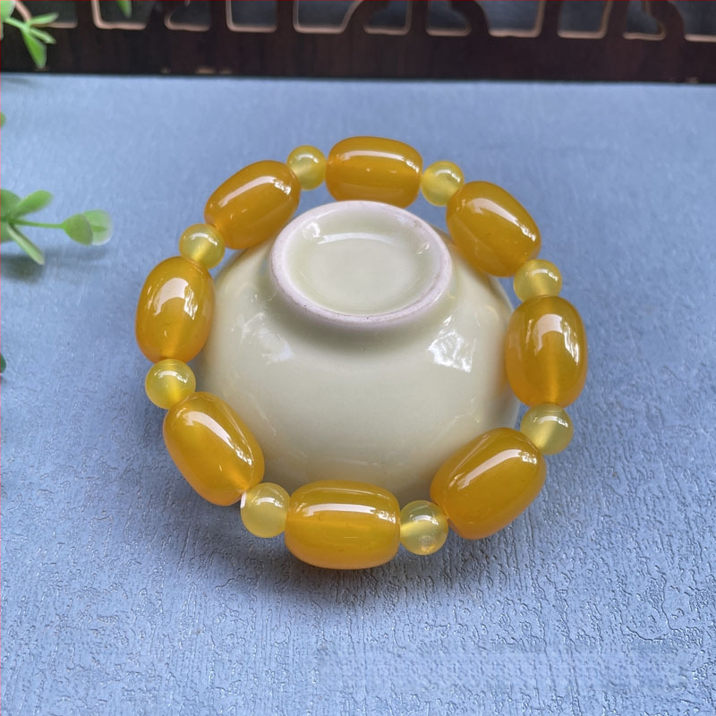 Akatā rokassprādze ar rižu pērļām, ģeometriska forma, dabisks materiāls, karājošās pērles