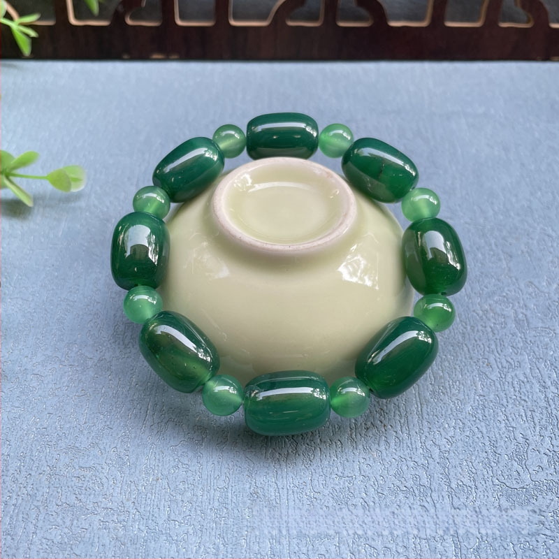 Akatā rokassprādze ar rižu pērļām, ģeometriska forma, dabisks materiāls, karājošās pērles